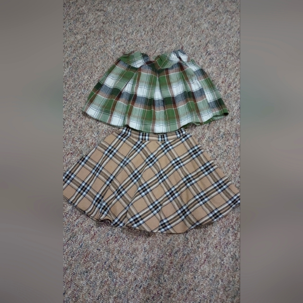 2 girls skirts